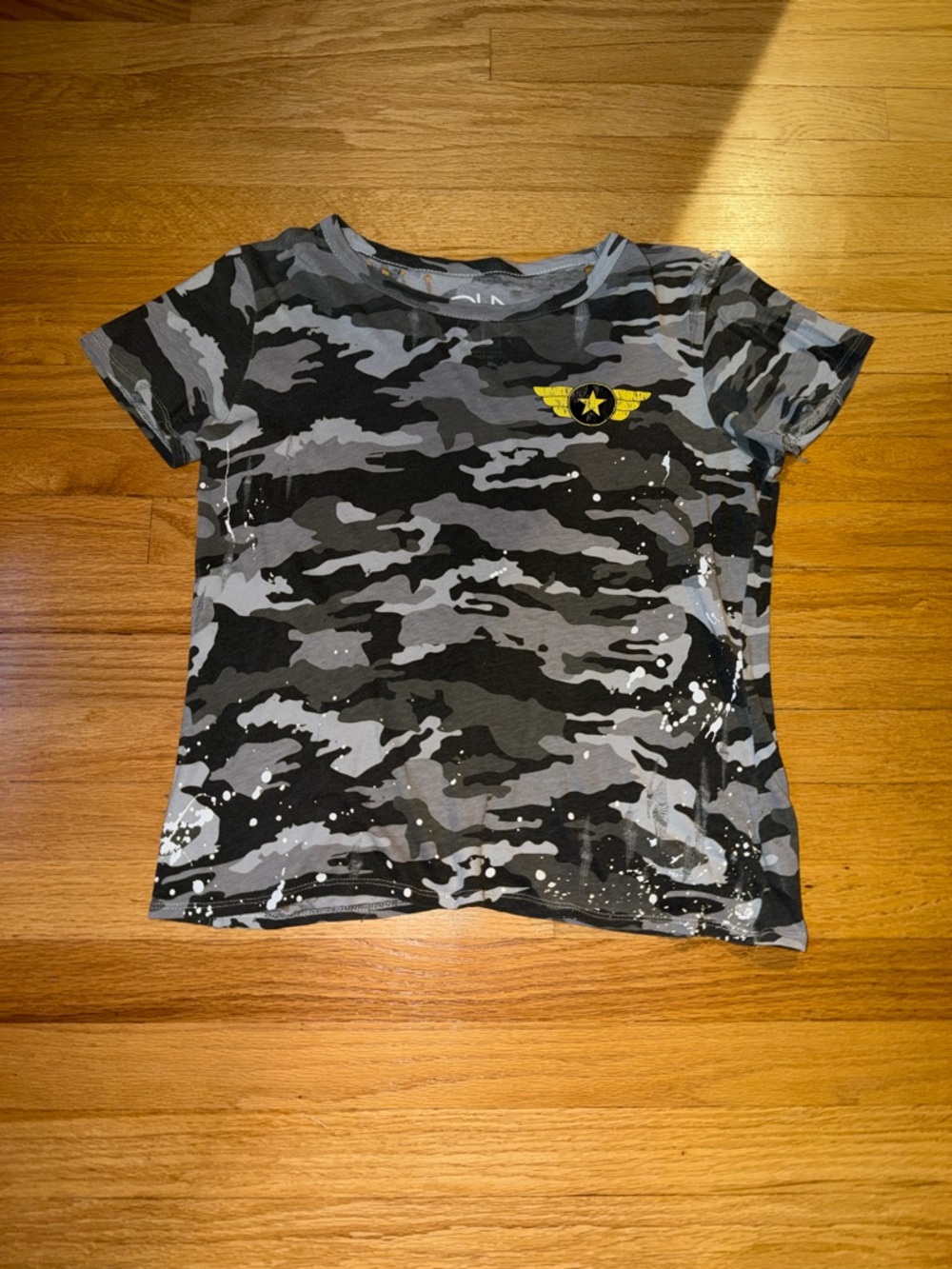 Chaser Women’s Black & Gray Camo Short Sleeve Tee with Yellow Star Patch
